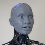 A humanoid robot warns against the development of artificial intelligence