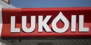 Ukraine Hits Lukoil. Oil Deliveries from Russia to Hungary Suspended. How Long Will They Last?